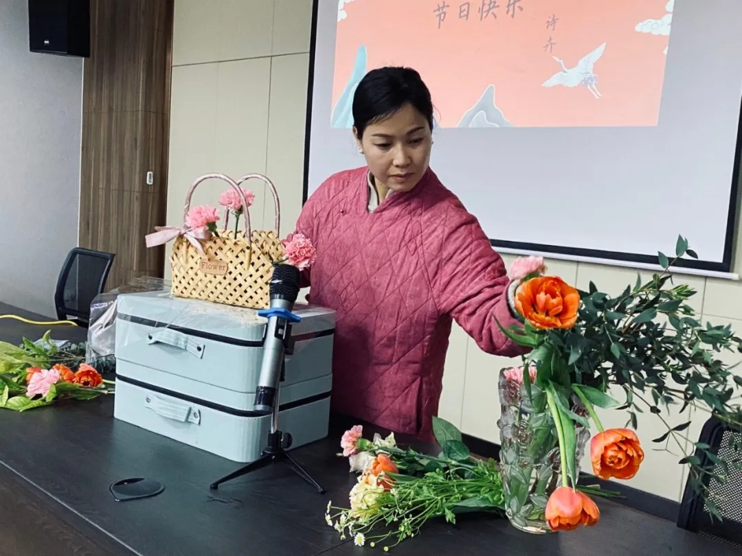 女神節快樂！三月花盛，品茗人生。